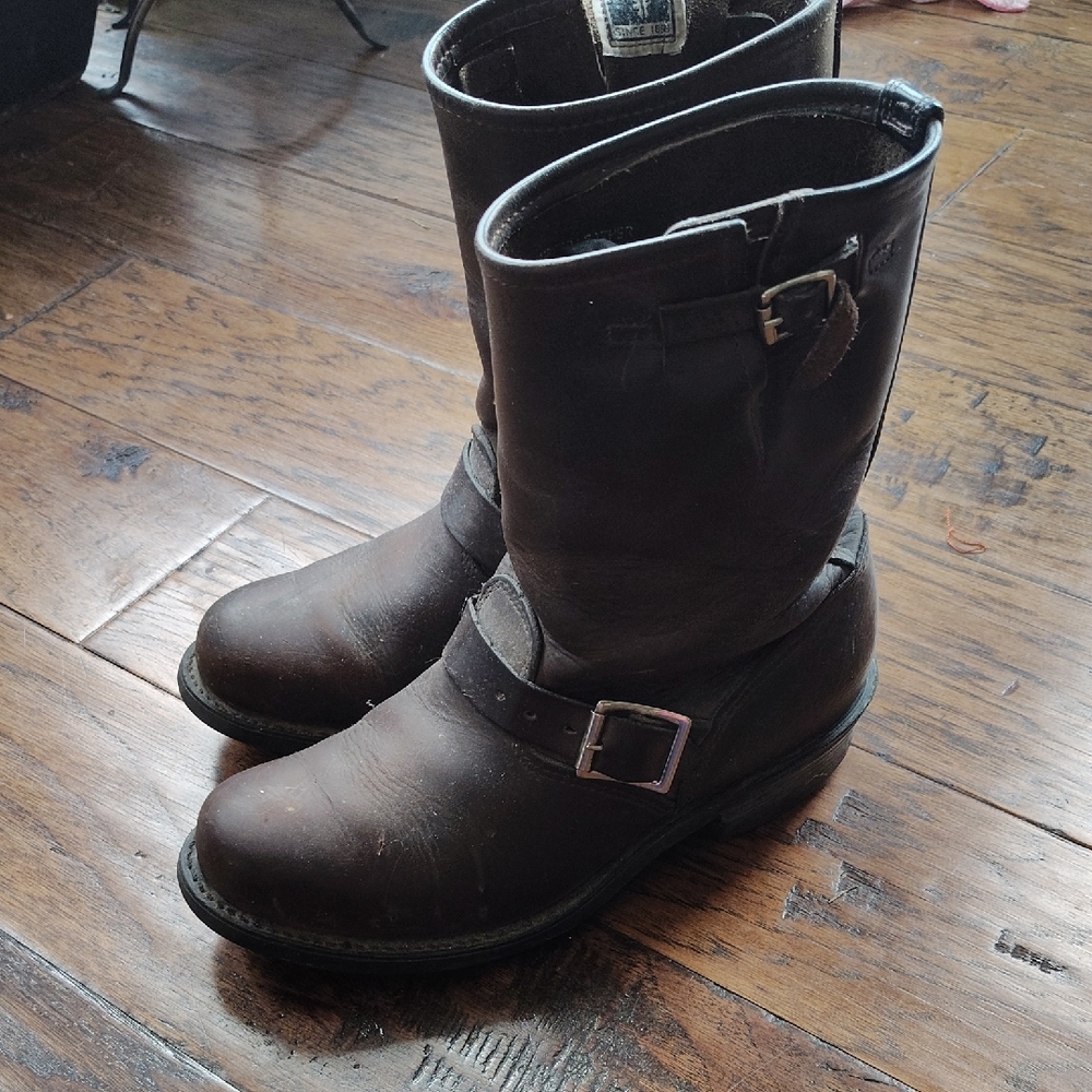 Woman's Pull-On Leather Engineer Boots - Brown
